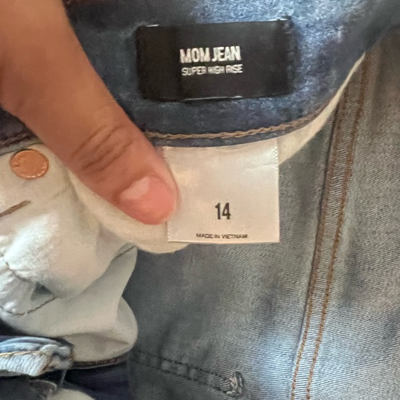 Express High Rise Mom Jean - Picture 3 of 5